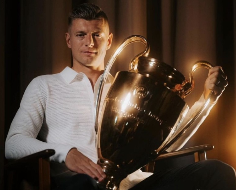 尽管场景不 尽管场景不