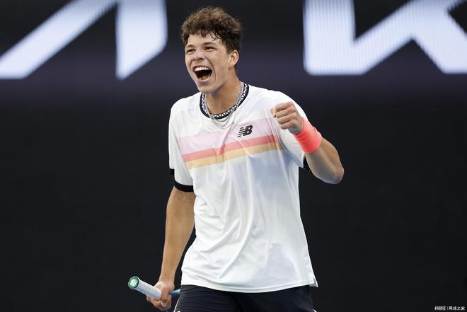 FlyQuest 首先进入了 StarLadder 布达佩斯 Major 2025 第二阶段，而 Rare Atom 被淘汰